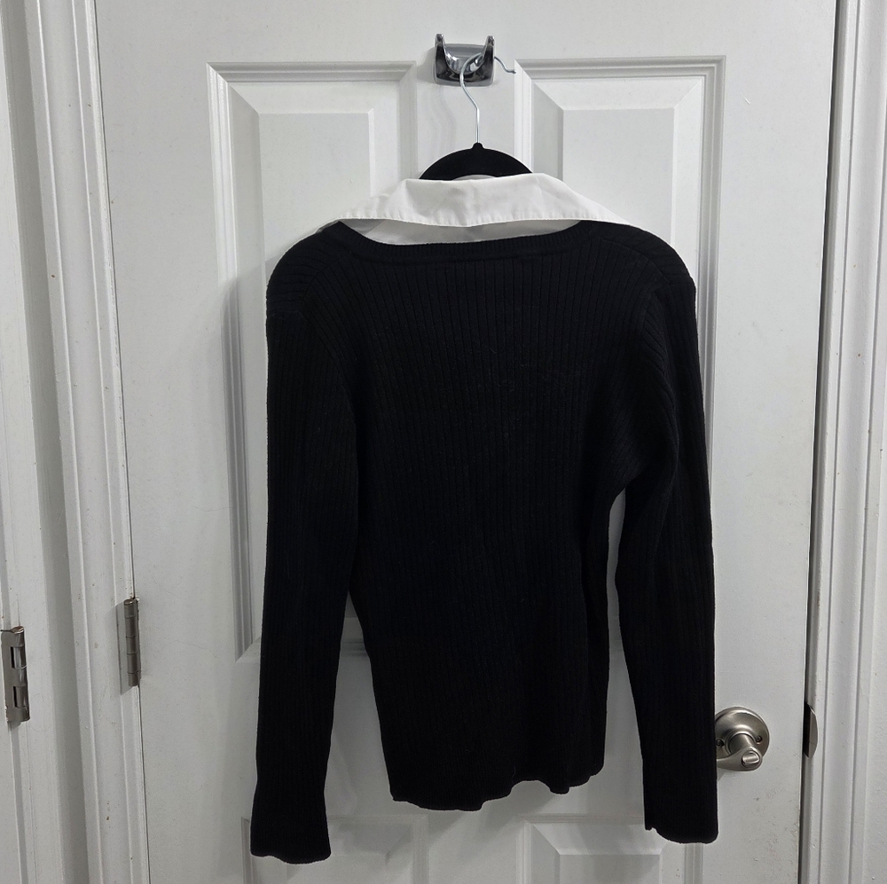 Carolyn Taylor Black Sweater with White Collar - Picture 2 of 9